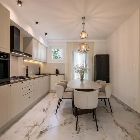 Lägenhet Lux Garden Luxury 2
