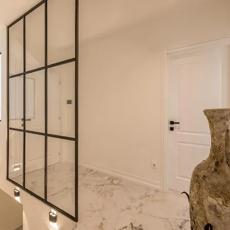 Apartment Lux Garden Luxury 2 *